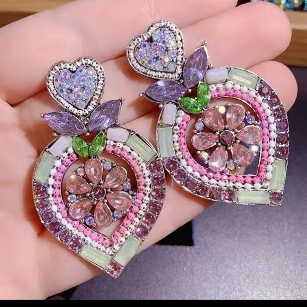 Luxury Crystals Rhinestones Bling, Stud Milky Gemstones Heart Valentine Earrings